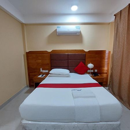 Dolphin Hotel Танга Екстериор снимка