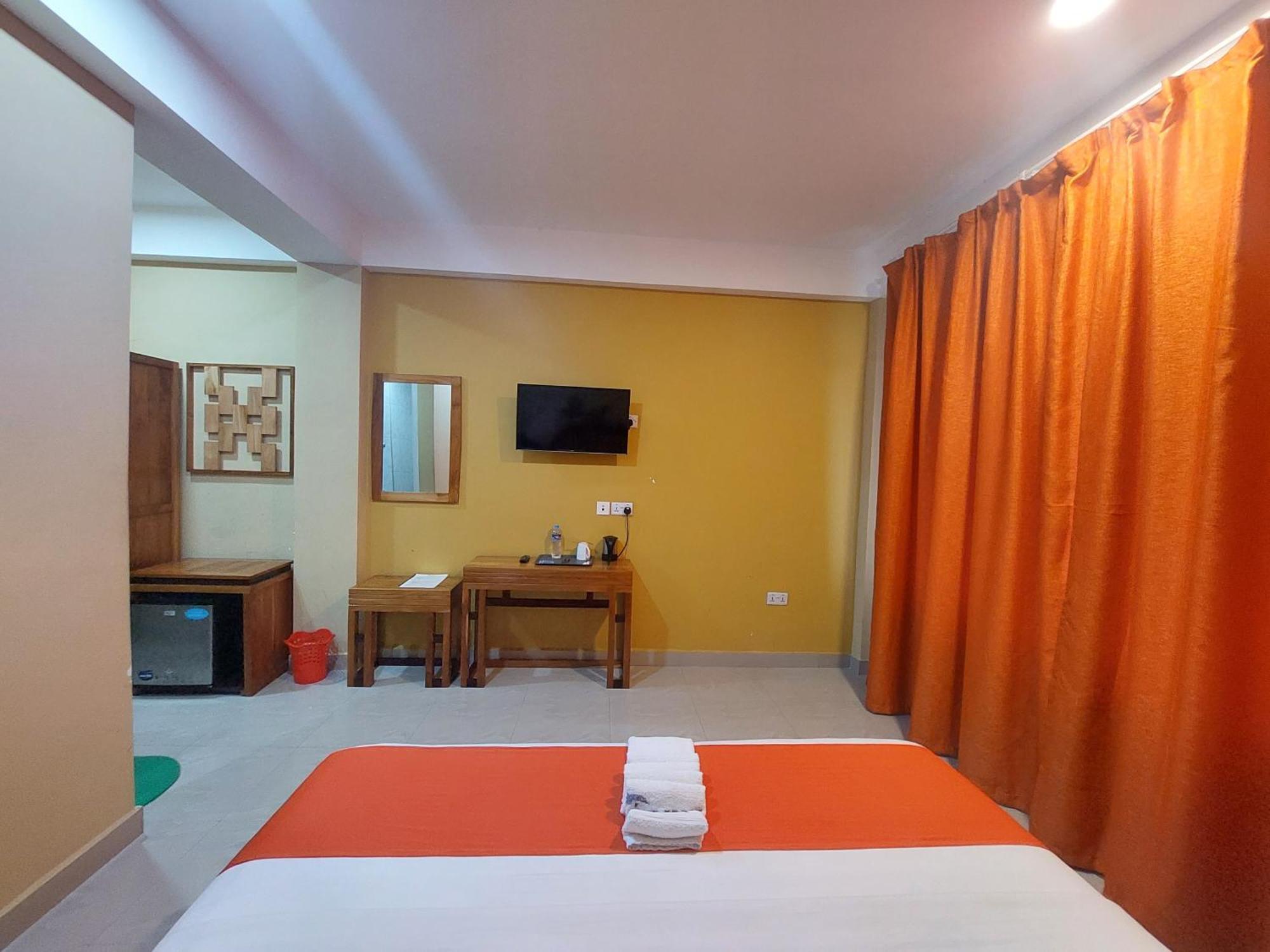 Dolphin Hotel Танга Екстериор снимка