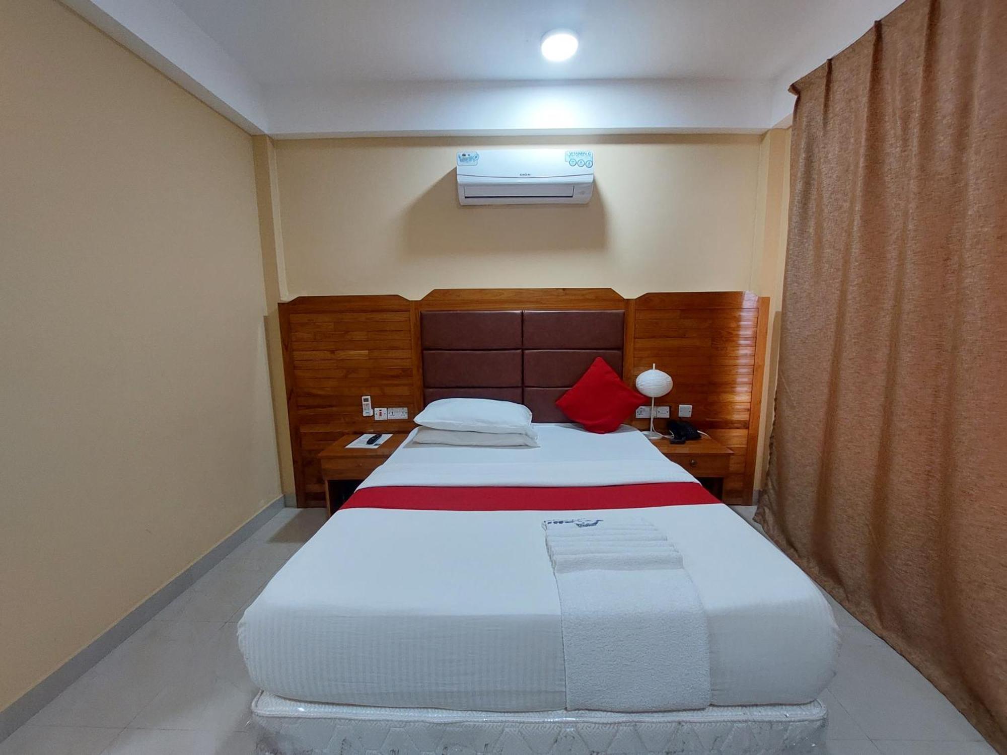 Dolphin Hotel Танга Екстериор снимка