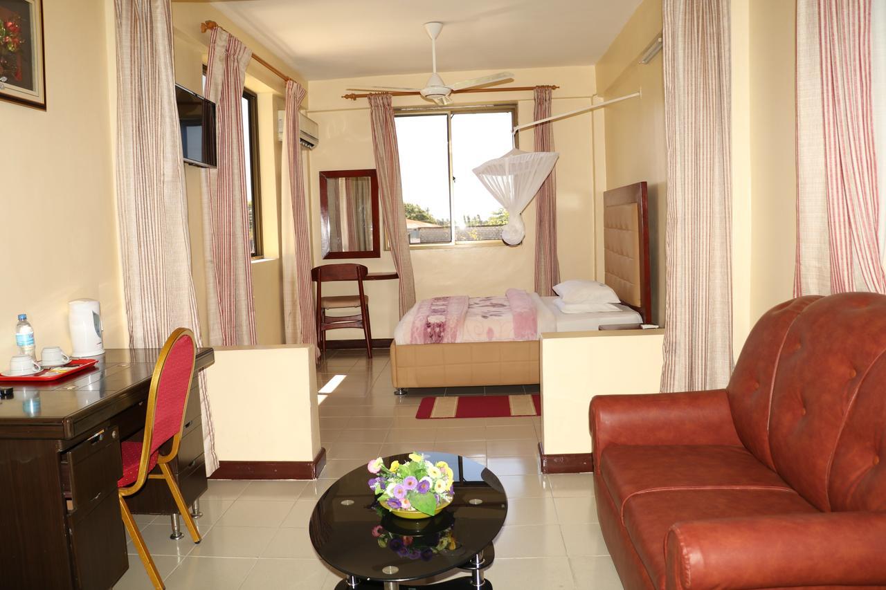 Dolphin Hotel Танга Екстериор снимка
