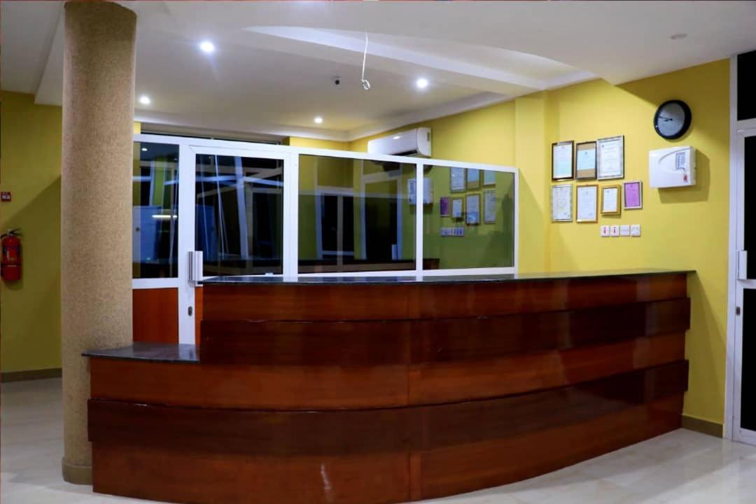 Dolphin Hotel Танга Екстериор снимка