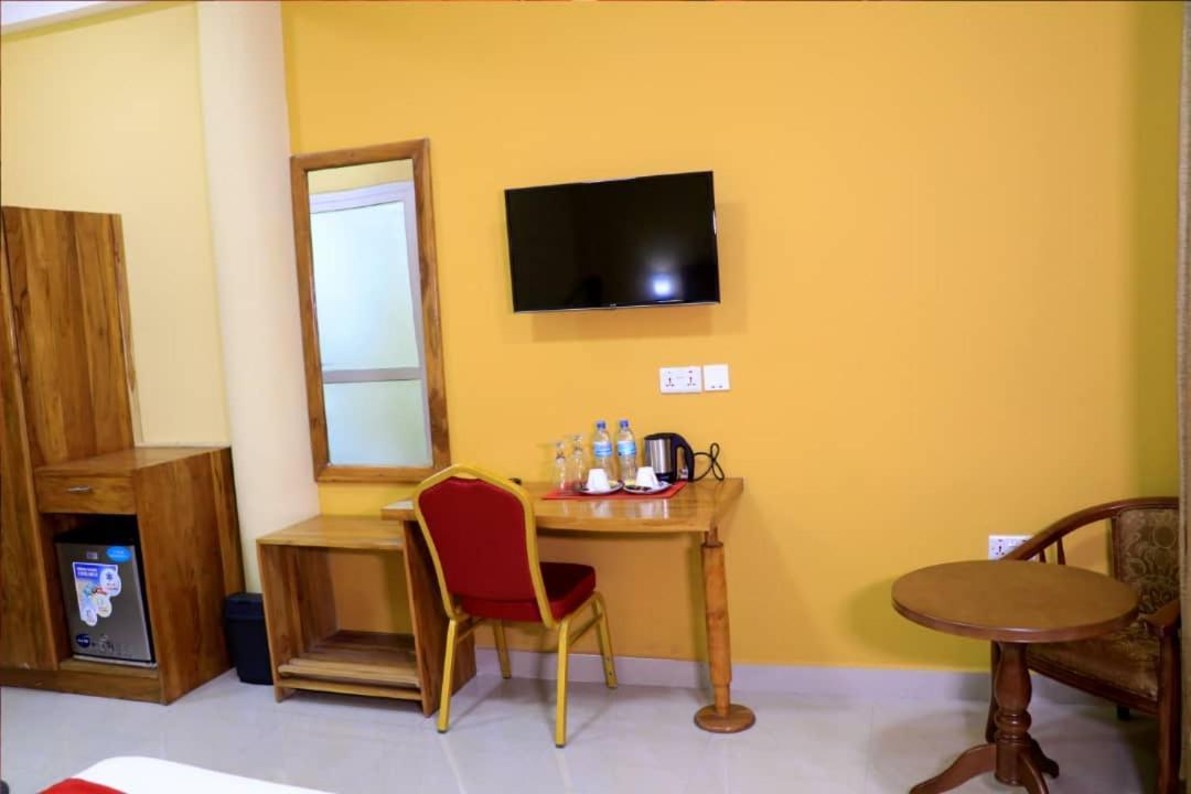 Dolphin Hotel Танга Екстериор снимка