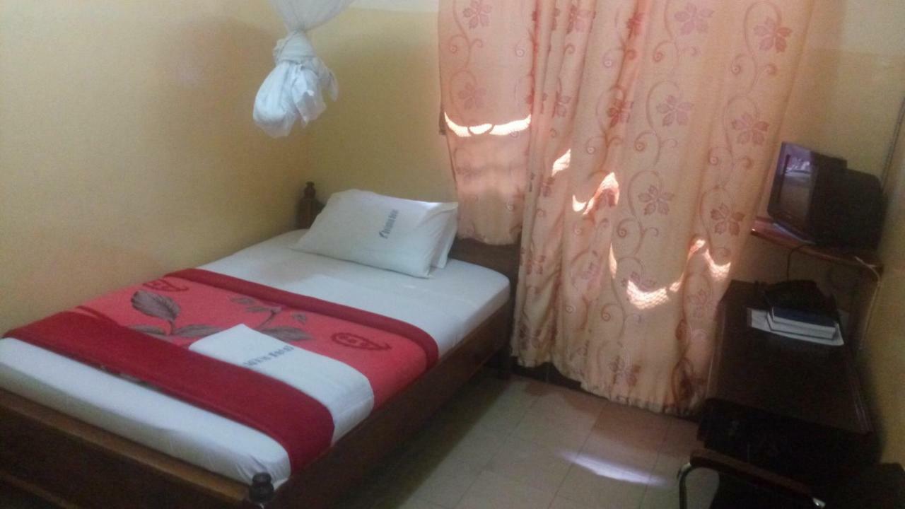Dolphin Hotel Танга Екстериор снимка